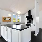 Awesome In With 3 Bedrooms, Internet And Sauna 펜션 에벨토프트
